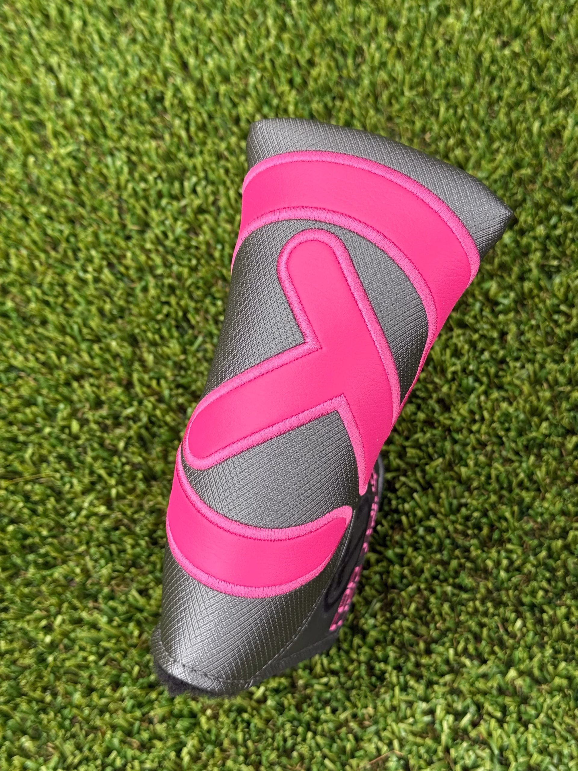 Scotty Cameron Circle T Pink Industrial Headcover Scotty Cameron Circle T Pink Industrial Headcover