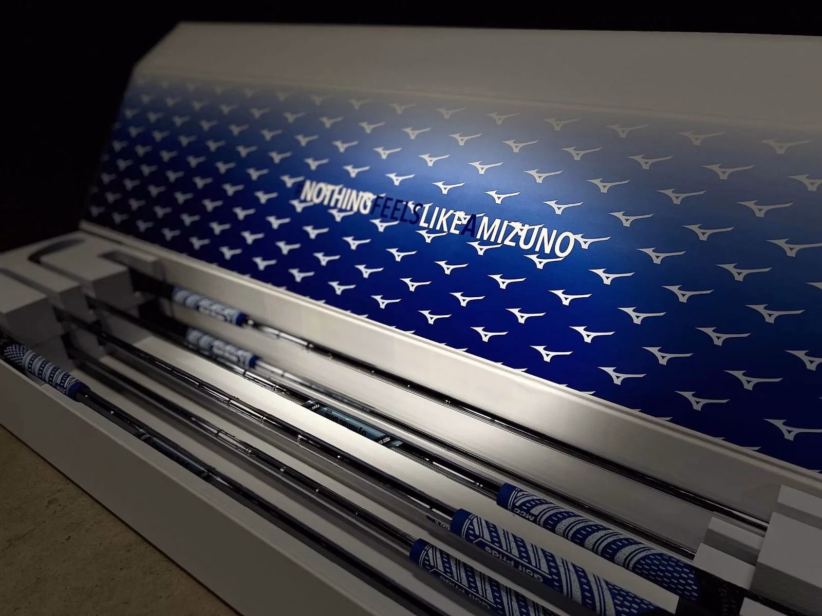 mizuno_pro_221_blue_ion_irons_box_open.jpg