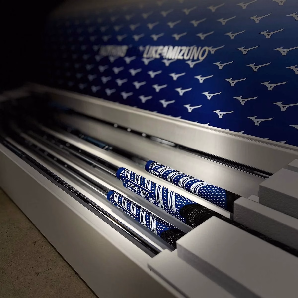 mizuno_pro_221_blue_ion_irons_box_open_alt_1.jpg