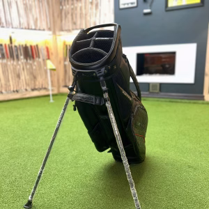 Bettinardi Blackout Stand Bag – Red Accent Edition