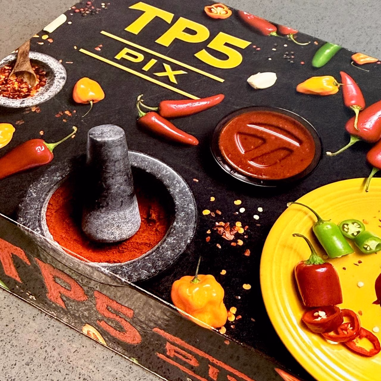 TaylorMade TP5x Pix “Chili / Hot Sauce” – Limited Edition Golf Balls (12) TaylorMade TP5x Pix “Chili / Hot Sauce” – Limited Edition Golf Balls (12)