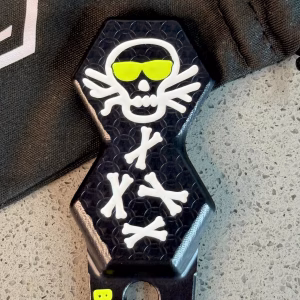 Bettinardi Skull & Crossbones Divot Tool – Black / Neon Limited