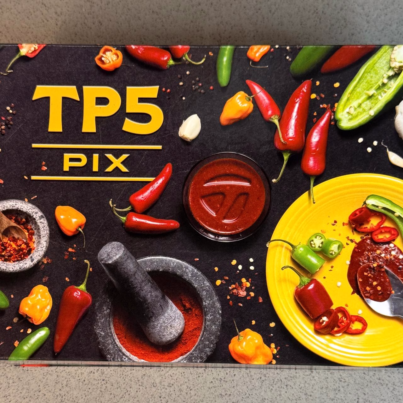 TaylorMade TP5x Pix “Chili / Hot Sauce” – Limited Edition Golf Balls (12) TaylorMade TP5x Pix “Chili / Hot Sauce” – Limited Edition Golf Balls (12)
