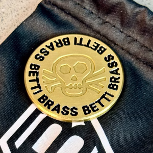 Bettinardi “Bettin Brass” Skull Ball Marker – Brass Finish