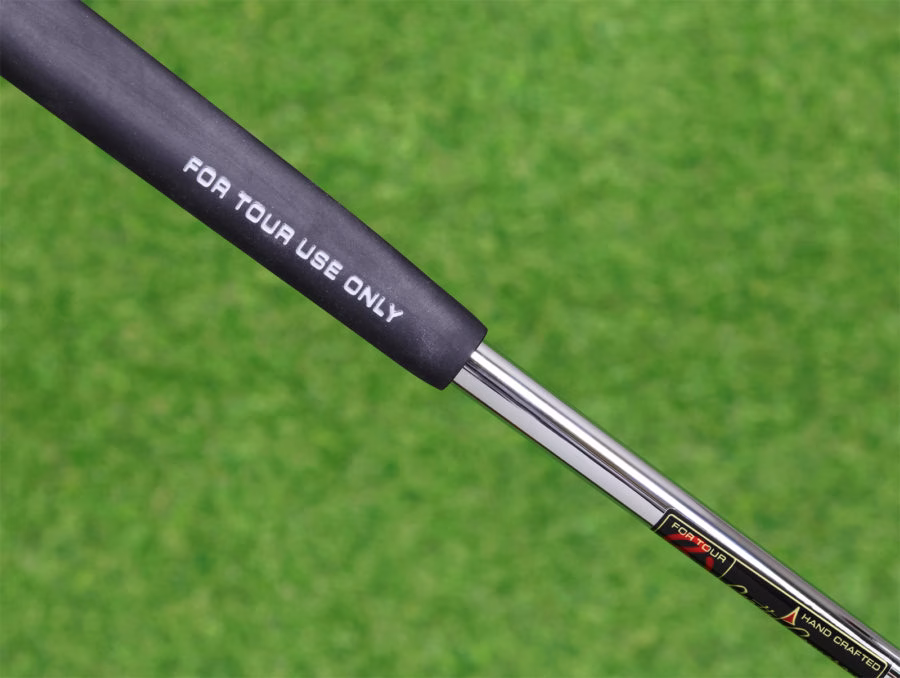 scotty-cameron-tour-only-black-t10-newport-1-5-buttonback-teryllium-circle-t-360g-putter-with-dual-red-flange-lines-45-900×678-1.jpg